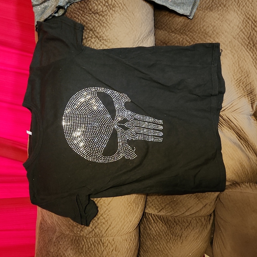 Women's size large crystal skull Punisher t shirt gently used